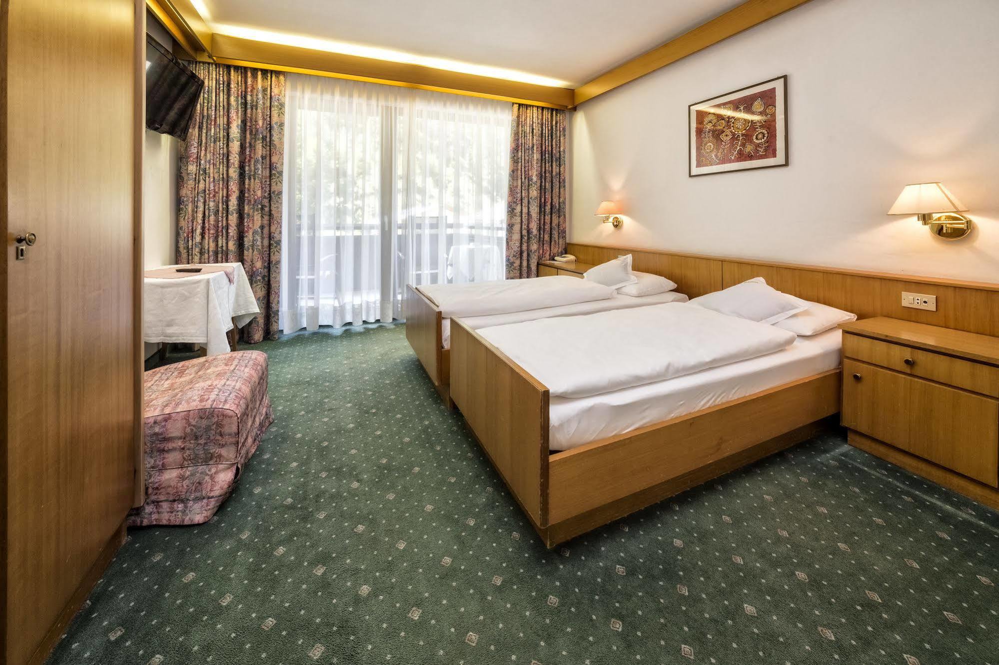 סלבה די ואל גרדנה Hotel Armin מראה חיצוני תמונה